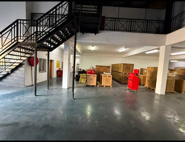 590M² WAREHOUSE TO LET IN SPARTAN